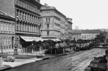 A Japn kvhz a mai Liszt Ferenc tren 1895 krl, Klsz Gyrgy felvtele